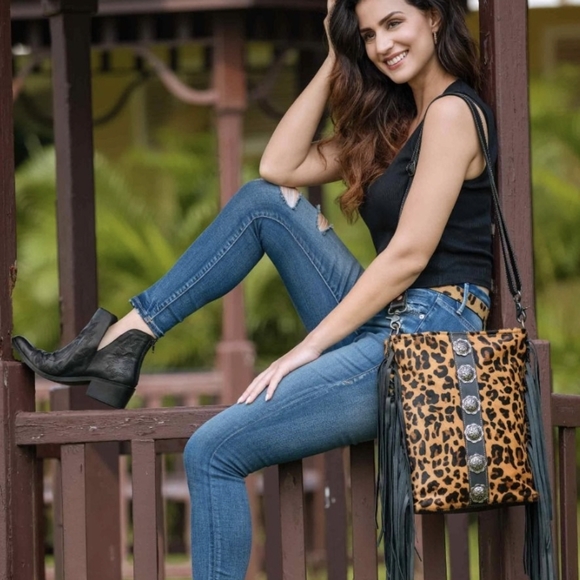 NWT Myra Shoulder Bag - Picture 4 of 5